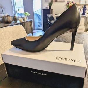 Nine West Etta Women's Black Leather Pointed High Heels Size 8M